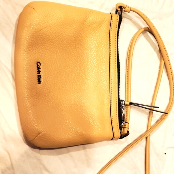 Calvin Klein Crossbody - Picture 1 of 3